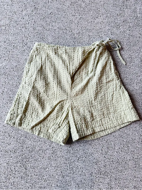 Free People Waffle Knit Sage Green Tie‎ Shorts Size XS - Image 4