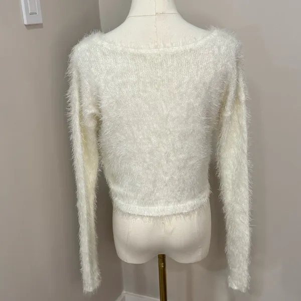 Hollister Cropped Fuzzy Sweater Medium‎ - Image 3