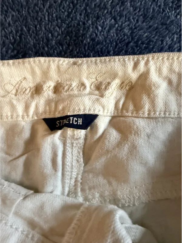 American Eagle White Denim Shorts with Floral Embroidery and Frayed Hem Size 4 - Image 2