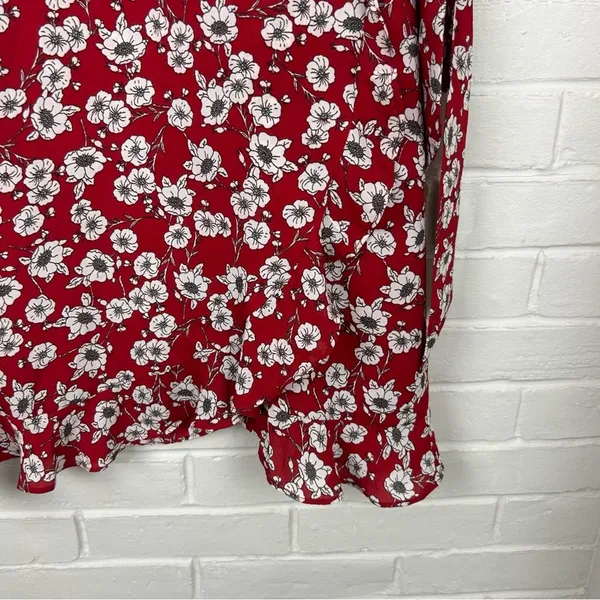 Sadie & Sage Red White Floral Pattern Wrap Style Dress Size S - Image 9