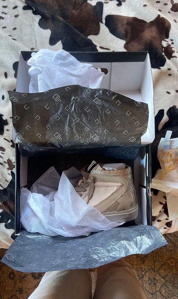 Boutique Roxanne Bone Sneaker - Image 3