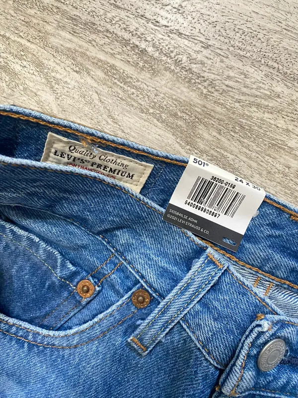 Levi's 501 Original Cropped Women’s Jeans - Image 2