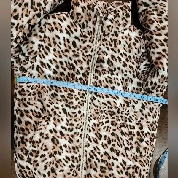 GB women's puffer jacket leopard print size M New - Image 9