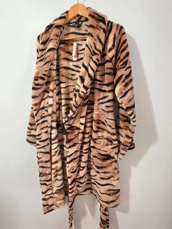 Victoria’s Secret Tiger Cozy Short Robe - Champagne Brown - Size XS/S - 11162549 - Image 4