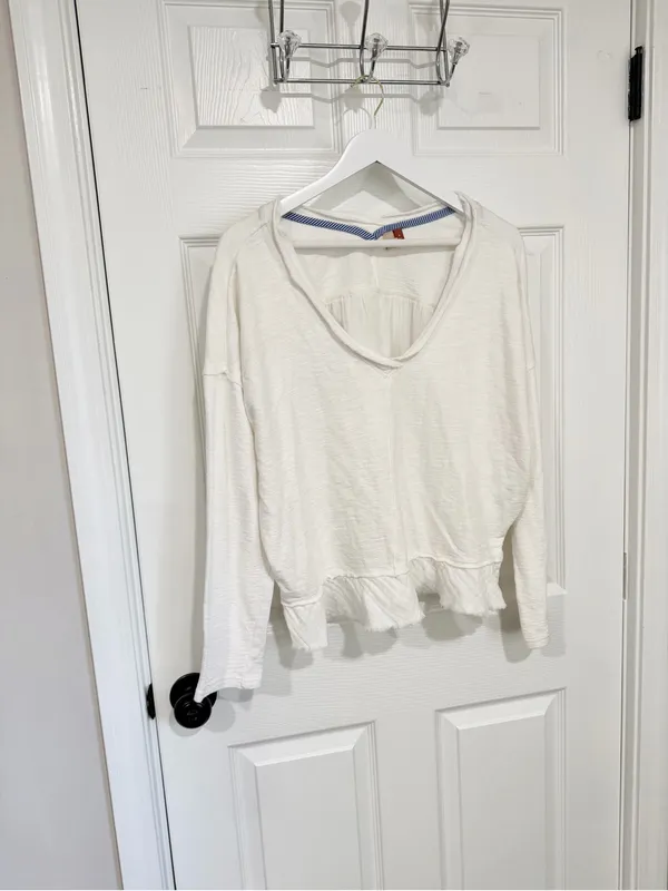 Anthropologie Pilcro Cream Coastal Boho Cotton Ruffle Hem Organic Modern V-Neck Small Shirt - Image 5