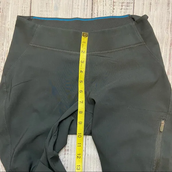 Columbia Omni Shield Black Capri. Size Small. EUC - Image 8
