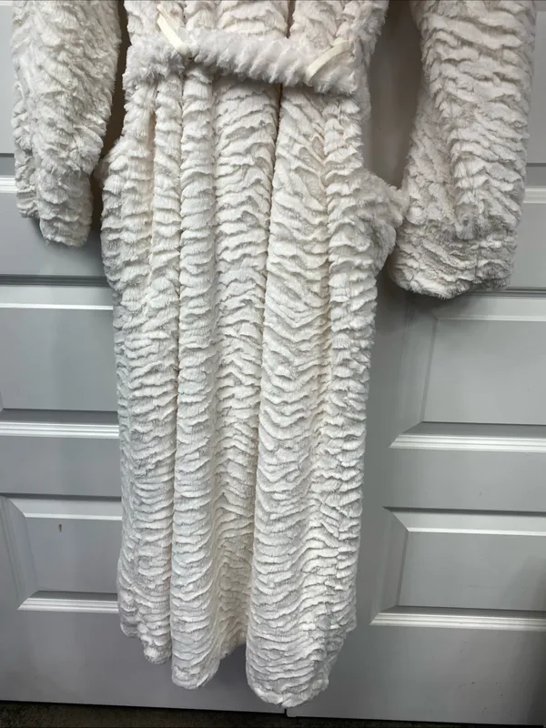Soma Robe long plush cream fleece lined belted Faux Fur Cozy Classy Elegant S/M - Image 4