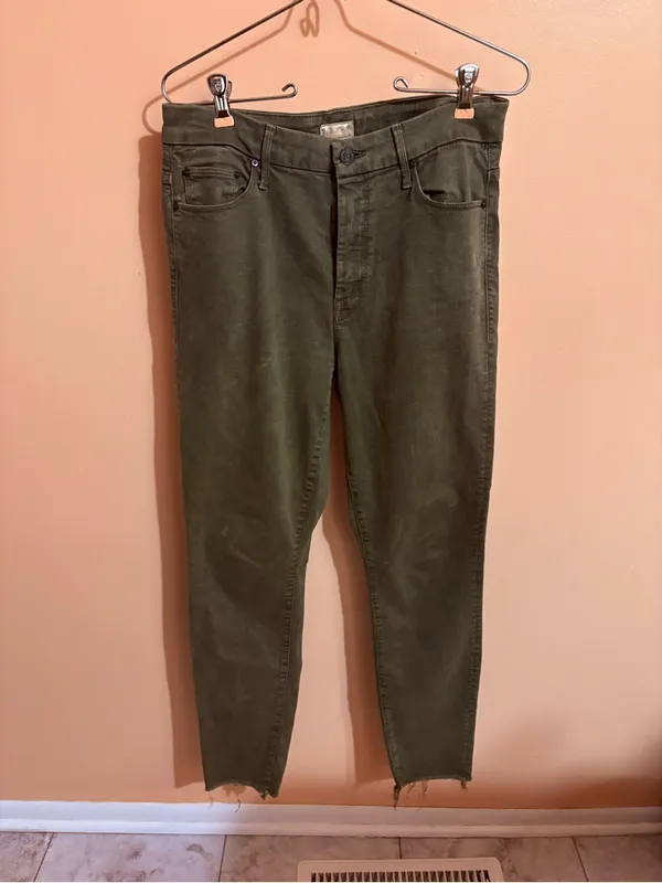 Mother High Waisted Looker Ankle Jeans Fray Jeans in Military Green First Move - Image 3