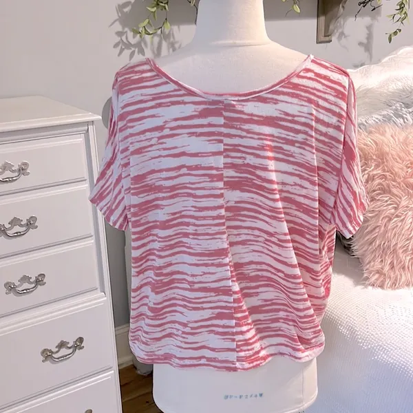 Wet Seal Oversized Medium Pink Zebra Stripe Crop Top Comfy Shirt Womens Medium - Image 4