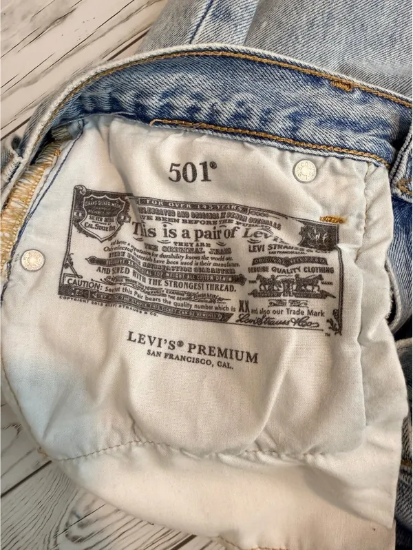 Levi’s Women’s 501 Premium Big E Crop Jeans W25 L26 Montgomery Light Wash - Image 9