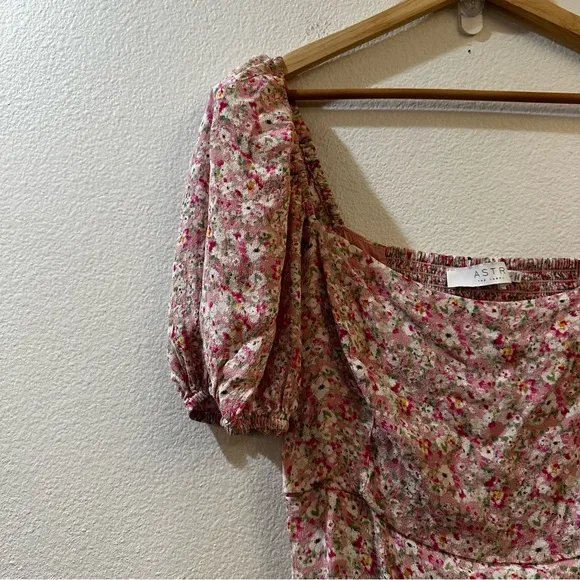 Astr The Label Puff Sleeve Front Slit Midi Dress In Pink‎ Multi Ditsy Size Large - Image 7