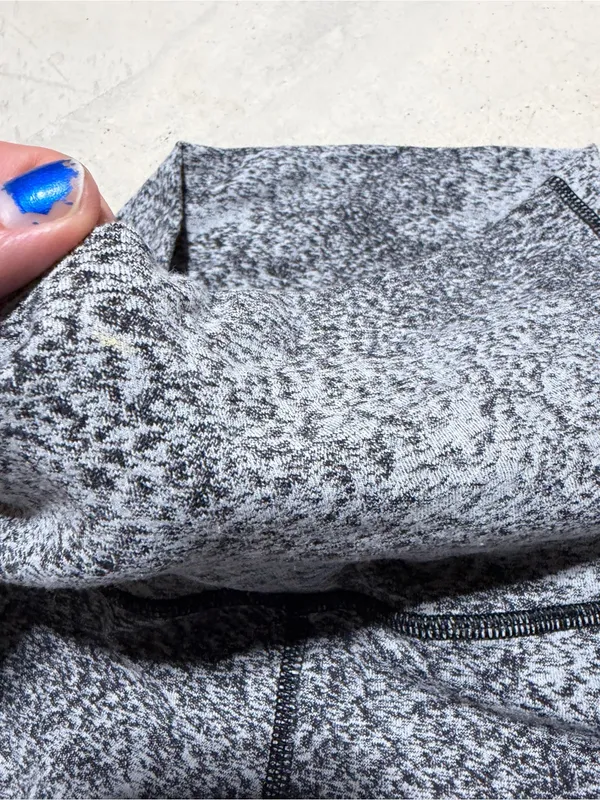 Lululemon gray comfy patterned leggings 6 - Image 4