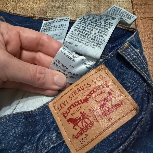 Levi's 501 Women's Dark Denim 100% Cotton Button Fly Shorts Sz 31 Festival Boho - Image 3