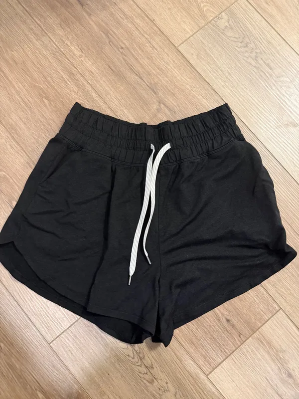 Vuori Halo Shorts - Image 2