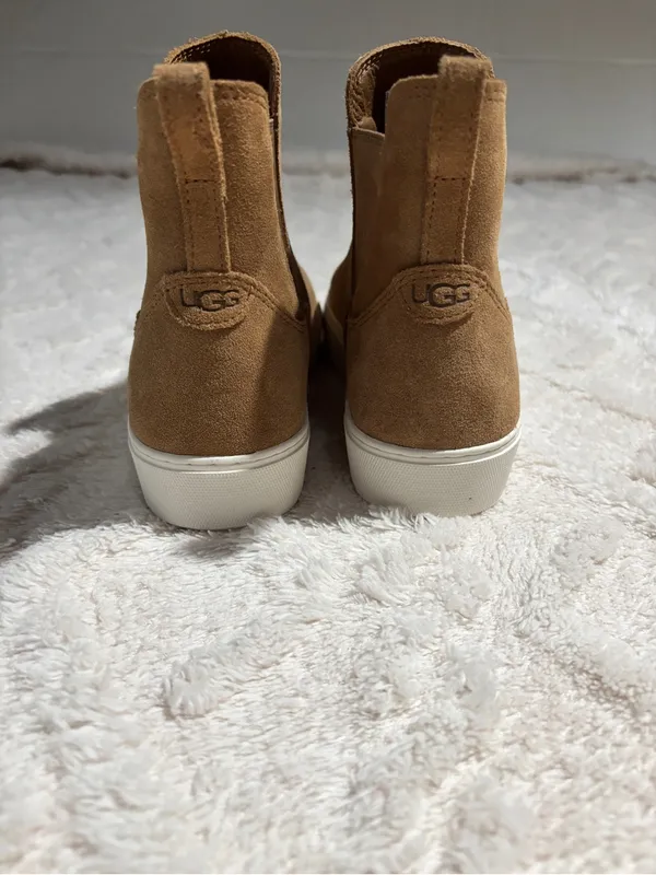 Ugg shoes size 7 - Image 9