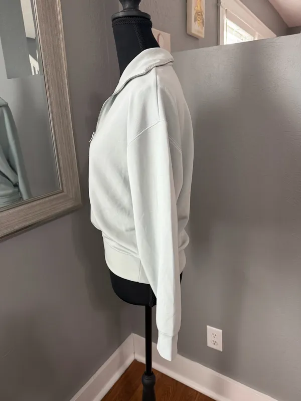 Club Monaco Club Collective Iceberg 1/4 Zip Size XS. - Image 4