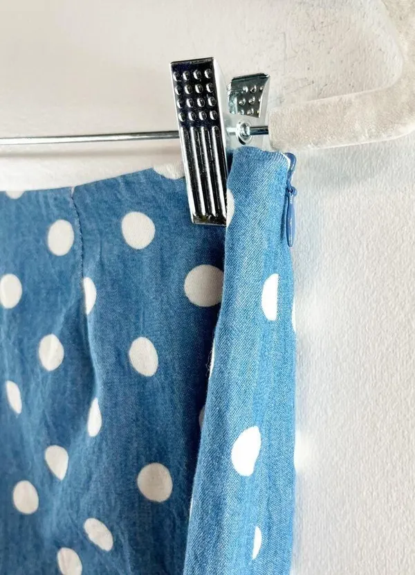 AQUA Polka Dot Ruffle Hem Flutter Denim Shorts Blue White Medium - Image 10