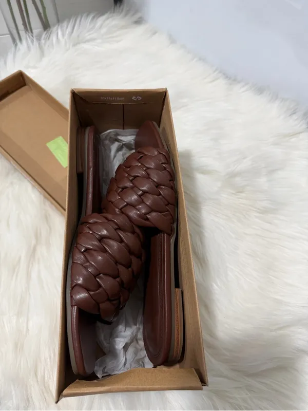 Cushionaire Aramis Brown Woven Slide Sandals - Size 9.5M - Good Condition - Image 9