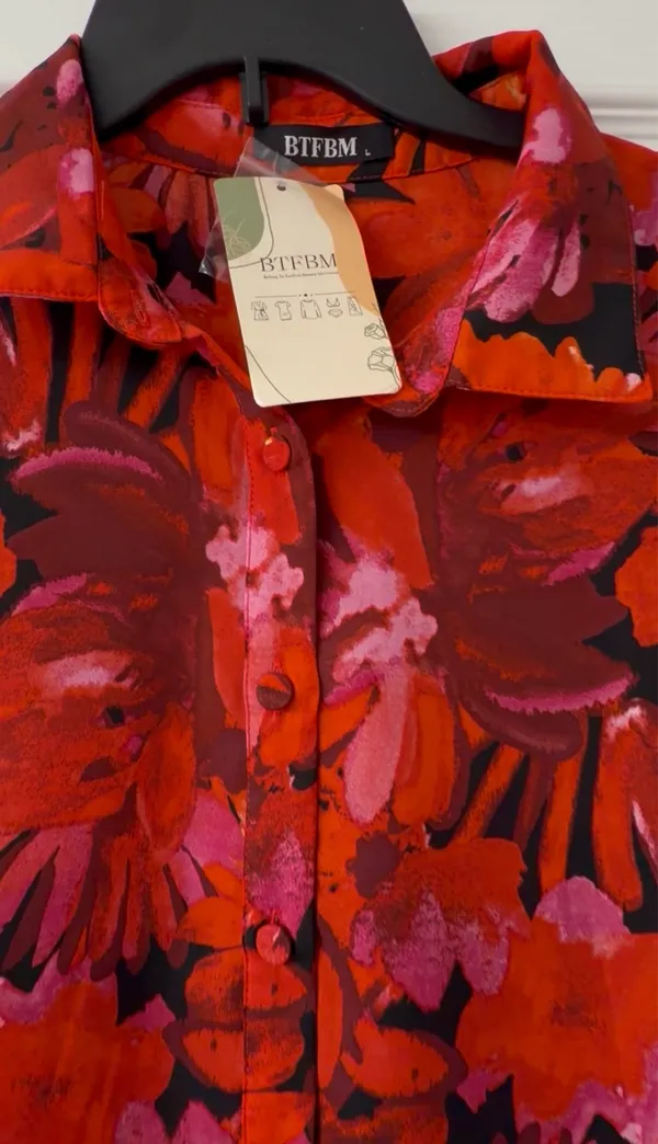 BTFBM~ Red & Pink Floral Button-Up Blouse ~ONLY~None Stretch. L - Image 6
