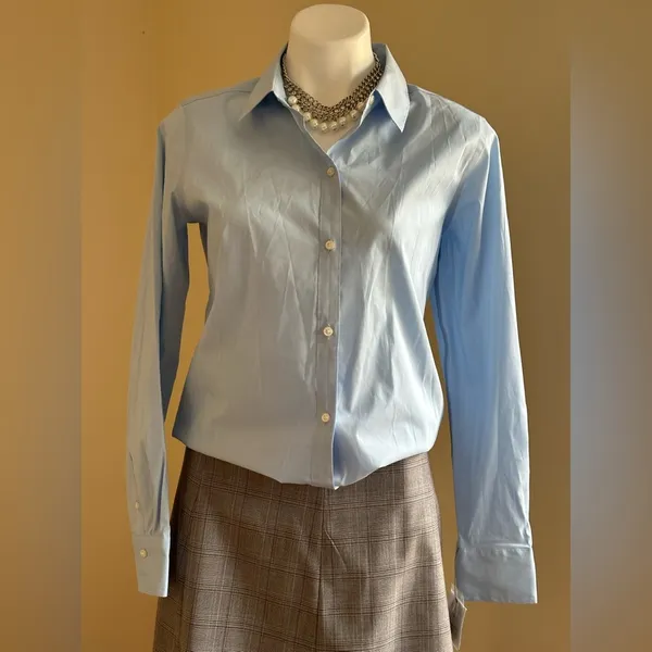 Liz Claiborne NWT Light Blue Button Down Long Sleeves Top Wrinkle Free SZ M - Image 2
