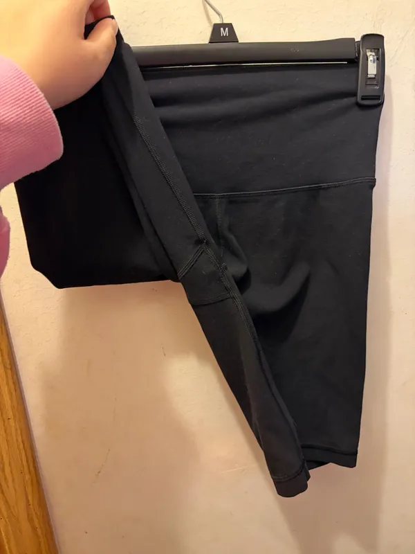 Aritzia (S) TNA biker shorts - Image 8