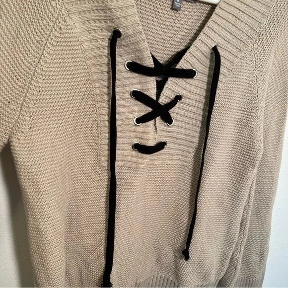Marled Reunited Women's Sz Medium Lace Up V-Neck Sweater Beige Black Wide Sleeve - Image 4