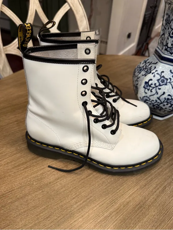 Dr. Martens White Lace-Up Combat Boots with Black Laces Sz 9 - Image 2