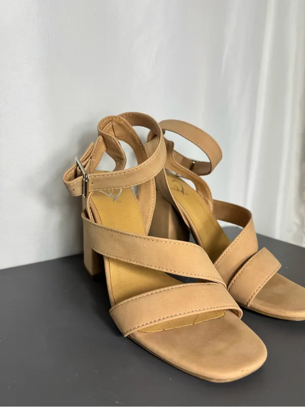Windsor casual business party preppy Strappy Block Heel Sandals 6 1/2 - Image 2