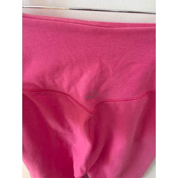 Beyond Yoga Pink High Waisted Leggings White Contrast Piping Womens Medium - Image 4