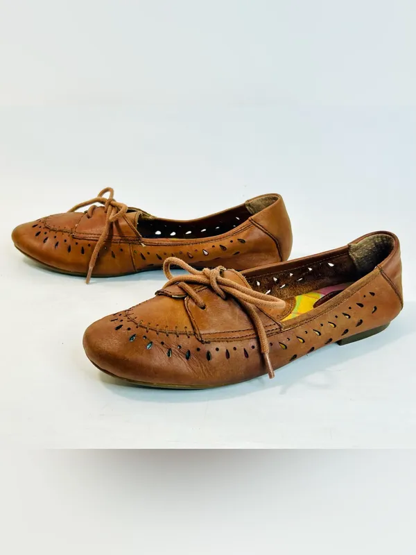 Born Women’s “Verna” Chestnut Brown Leather Perforated Loafer Flat Sz 6.5 - Image 4