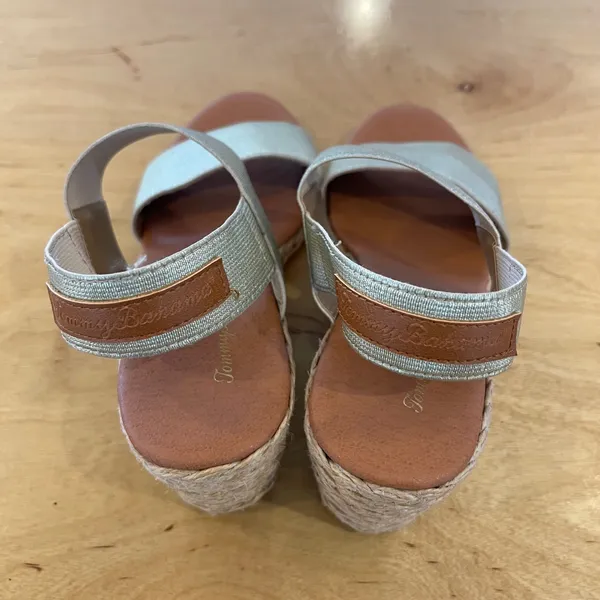 Tommy Bahama Sakura Wedge Espadrille Sandals Gold Metallic Ankle Strap Shoes 6.5 - Image 4