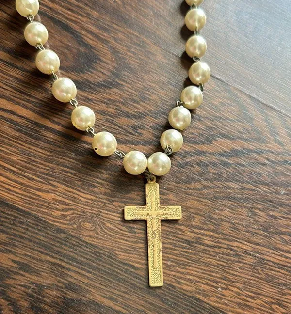 Vintage Pearl Cross Necklace Ivory Gold - Image 2
