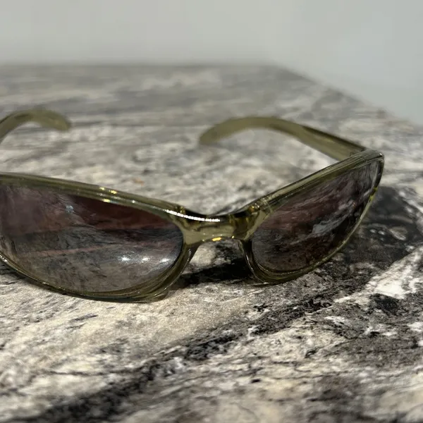Stylish Green Sunglasses - Image 3