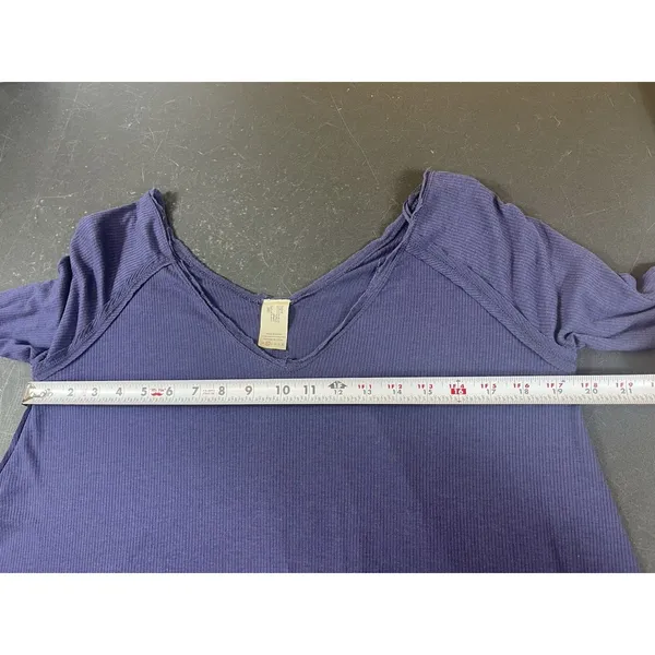 Free People We The Free Blue Ribbed Peplum Top Oversized XS Boho Raw Hem L Vneck - Image 11
