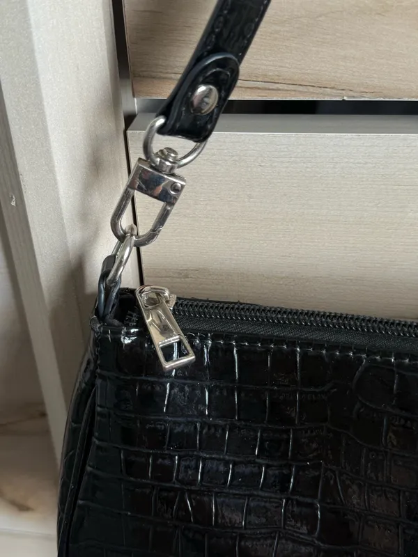 Shein Black Crocodile Baguette Bag - Image 2