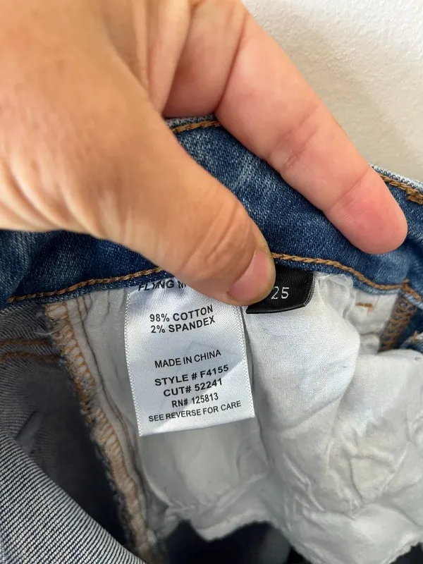 Vervet Flying Monkey Sz 25 mid-rise flare jeans distressed & raw hem pockets - Image 9