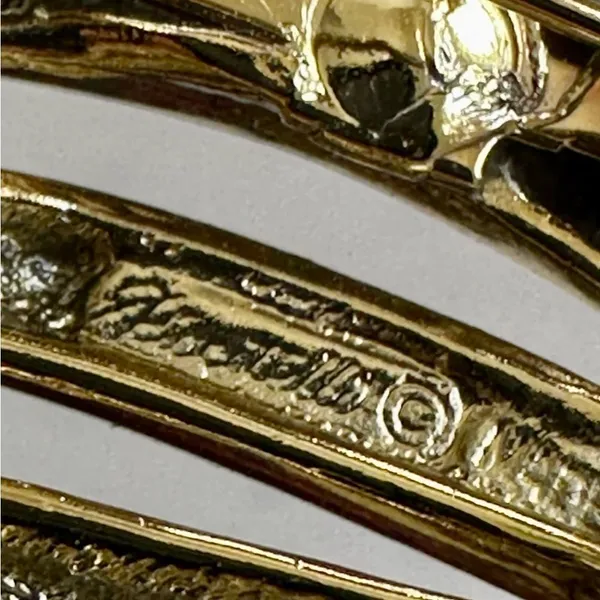 Gold tone brooch - Image 7