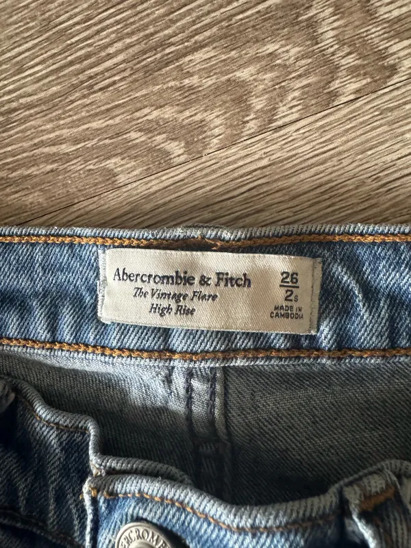 Abercrombie Vintage Flare High-Rise Jeans - Image 3
