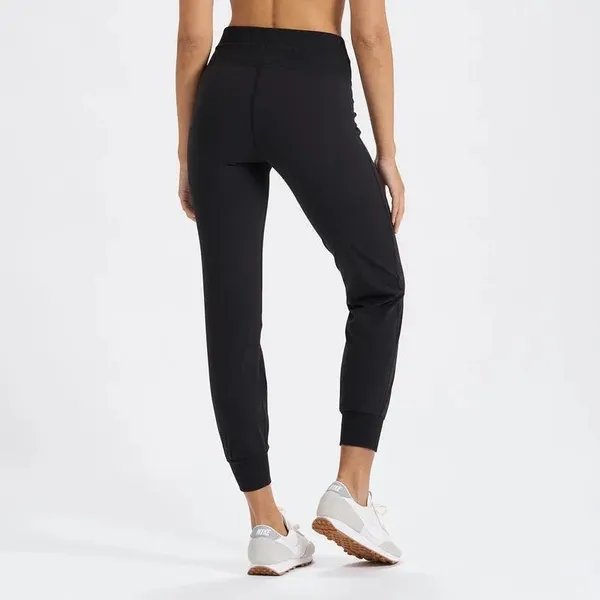 Vuori Black Active Daily Jogger - Image 2