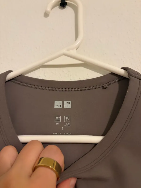 Uniqlo Tee Shirt - Image 2