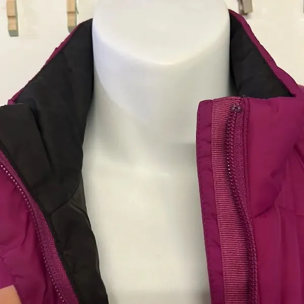 Land’s End Women’s Fuchsia Black Sleeveless Full Zip Puffer Nylon Vest-Small 6-8 - Image 9