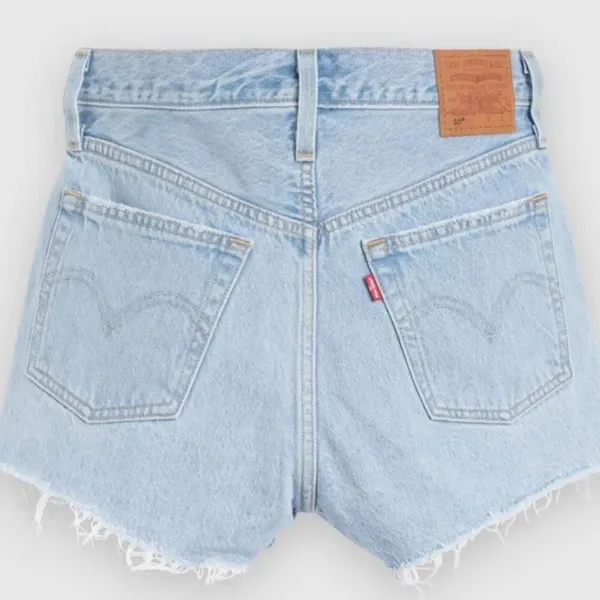 ✨Levi's Women's 501 Original Jean Light Wash Sz 26 Shorts✨ - Image 5