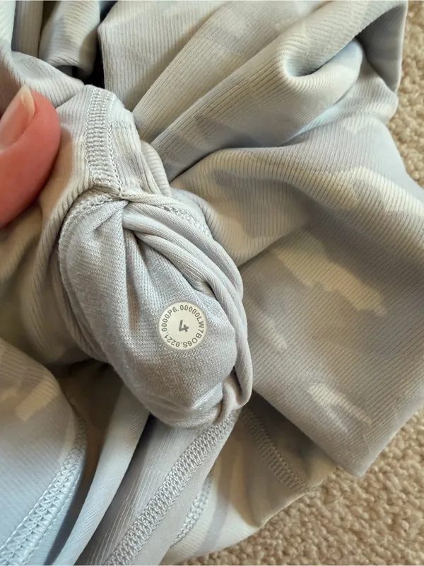 Lululemon Align Super High Rise Camo Bike Shorts Gray Size 4‎ - Image 4