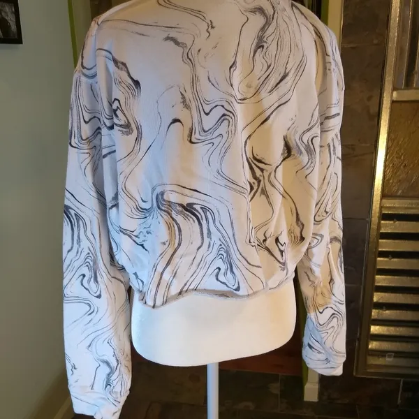 Pink Marbled Cropped Sweatshirt - Image 3