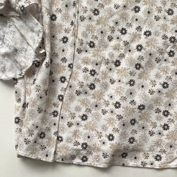 LC Lauren Conrad daisy print flutter sleeve peasant blouse, size XL - Image 4