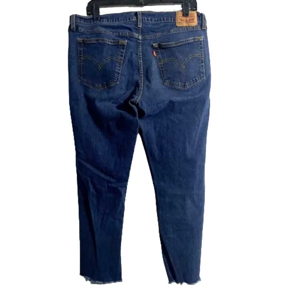 Levi's Distressed Boyfriend Jeans Raw Hem Cropped Denim Women's‎ Size 32 Waist - Image 4