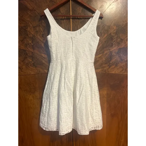 LILLY PULITZER Posey Dress in White FLIRTY FEMININE Size 4 Lace - Image 3