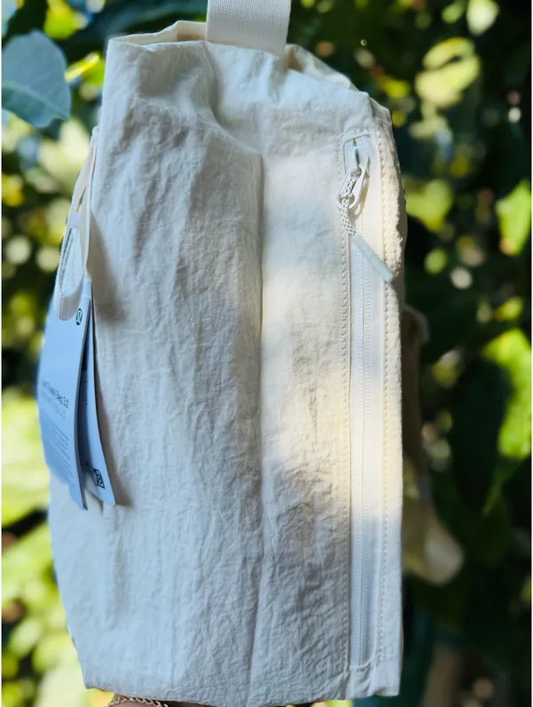 Lululemon Fast track bag 2.0 - Image 3