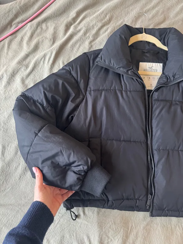 Hollister Black Cropped Puffer Jacket - Image 4