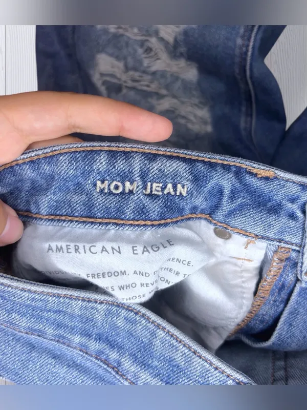AMERICAN EAGLE High Rise Distressed Mom Jeans with Raw Frayed Hem - Image 11